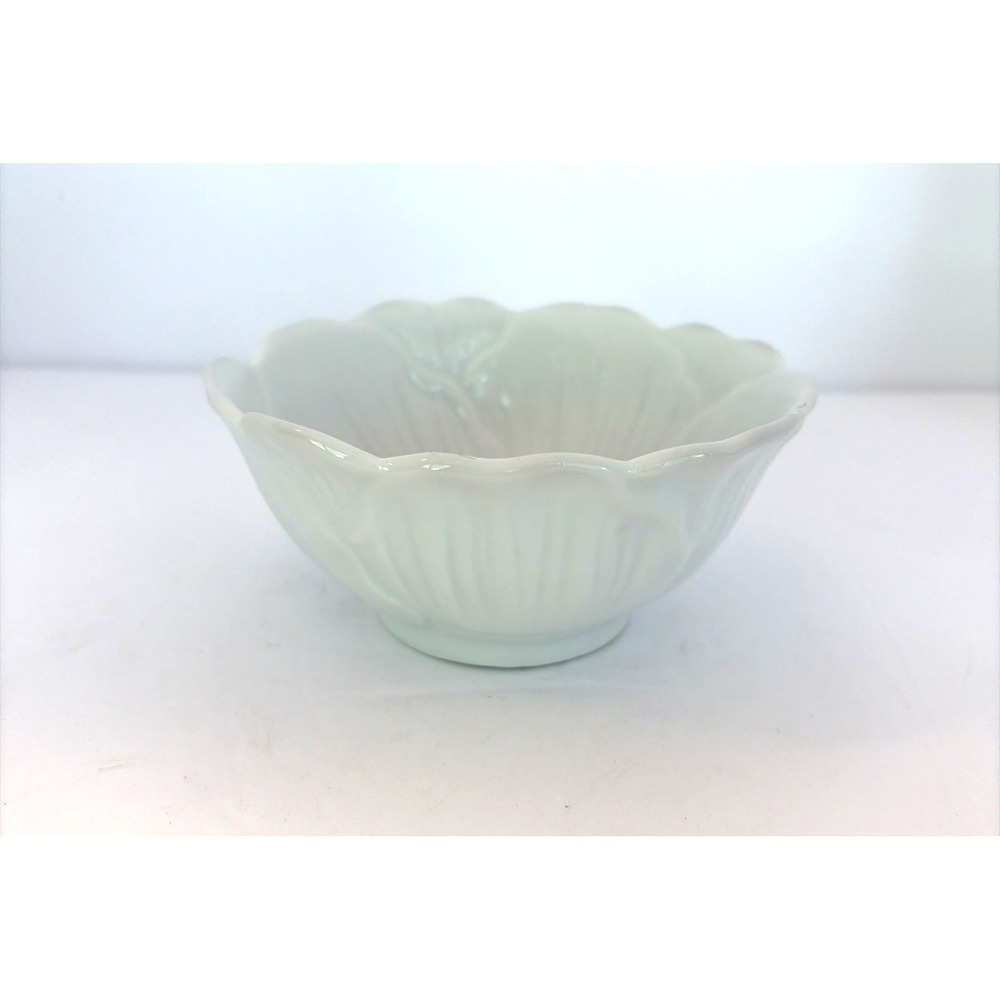 Pier One Imports Porcelain Small White Poppy Tulip Flower Bowl Discontinued